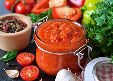 Adjika pentru iarnă: rețete arzătoare pe gustul tău