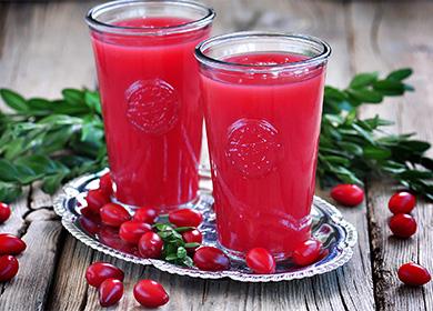 Compot din dogwood în pahare