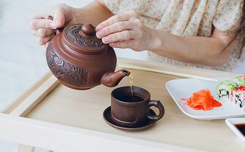 Fata ia masa în est