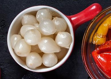 Ceapă marinată condimentată