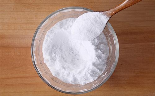 Bicarbonate de soude dans une boîte