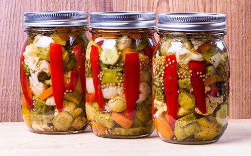 Trei conserve de legume