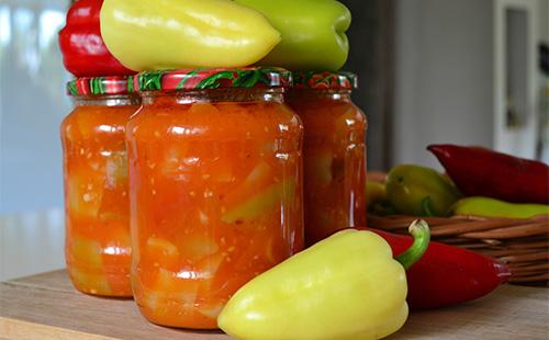 Burkar konserverad peppar