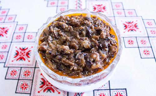 Pilz Solyanka in einer Schüssel