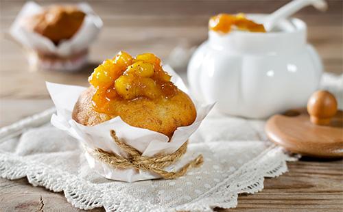 Dulceata de banana deasupra pe un cupcake