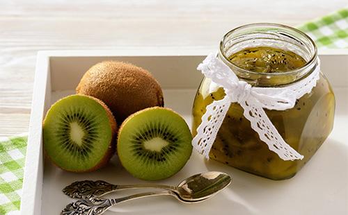 Dulceata de kiwi în borcan