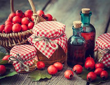 Rosehip sirup i flasker