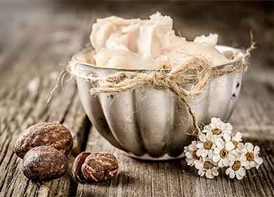 Beurre de karité dans un bol