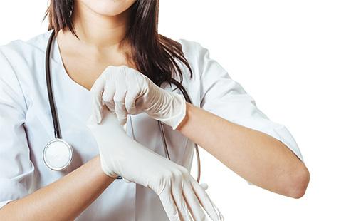Médecin appelle des gants