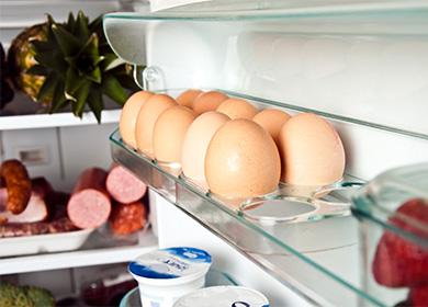 Des oeufs dans le frigo