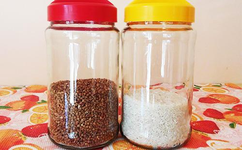 Două conserve de hrișcă și orez