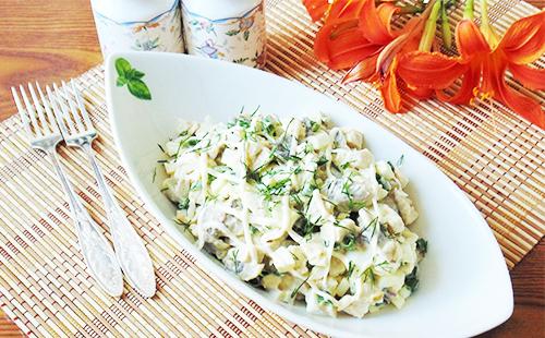 Salată de Olivier în bol