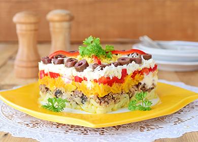 Salată de puf cu ciuperci și pui