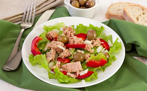 Salada com legumes e atum