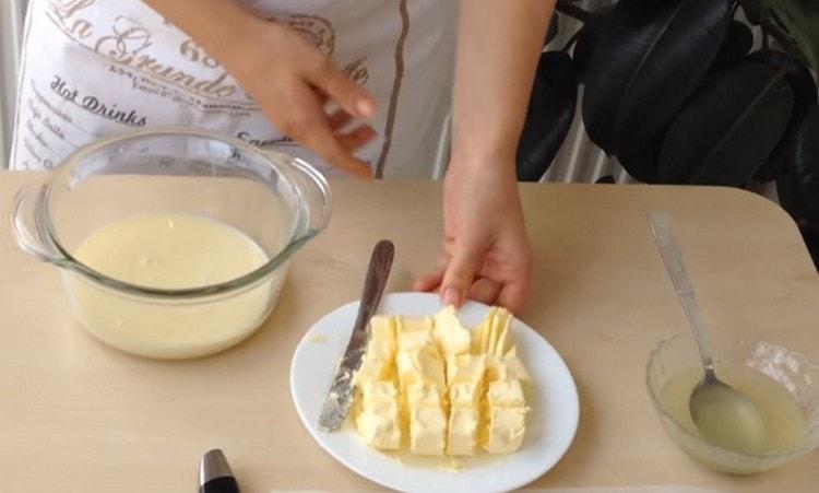 ще ни трябва омекотено масло.