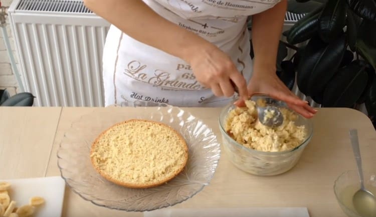 Разбъркайте добре получената маса.