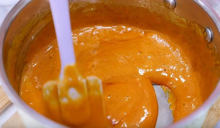 Гответе масата, докато се получи красив карамелен цвят.