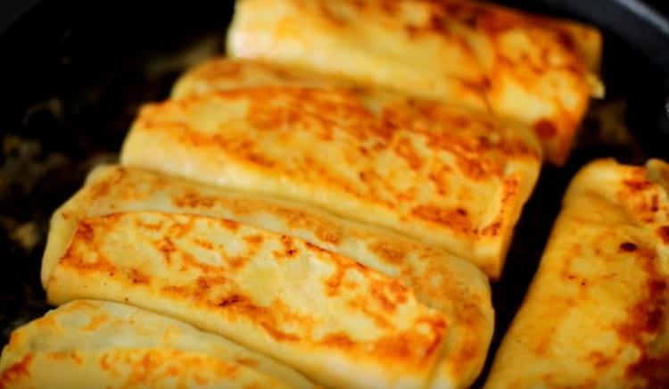 Încercați să gătiți astfel de clătite delicioase cu ciuperci conform rețetei noastre cu fotografii pas cu pas.