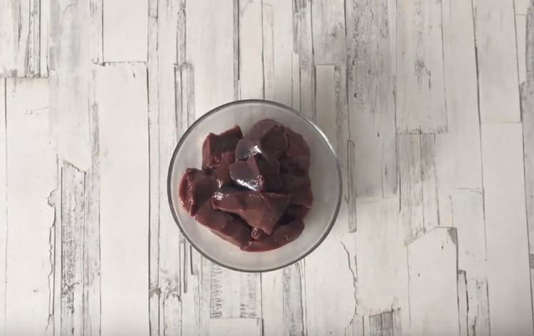 Puteți găti astfel de clătite cu pui, vită sau ficat de porc.