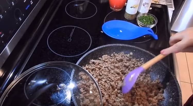 Ang aming recipe na may hakbang-hakbang ph ay tutulong sa iyo na magluto ng magagandang pancake na may tinadtad na karne.