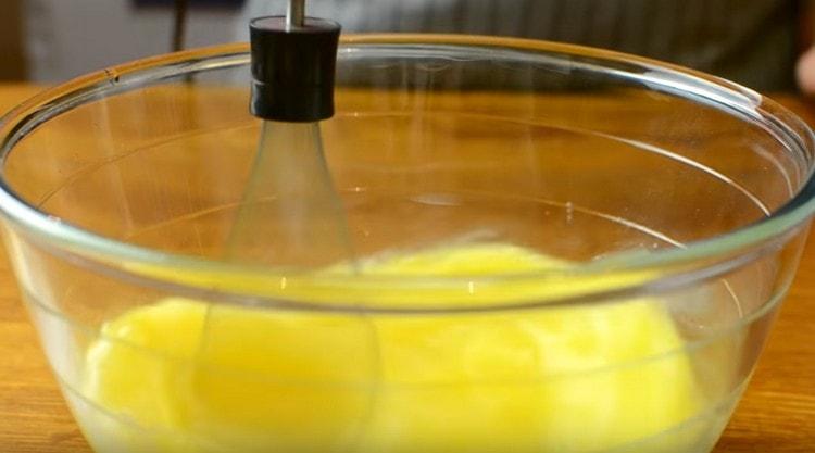 Astăzi vă vom spune cum să gătiți clătite cu mere.