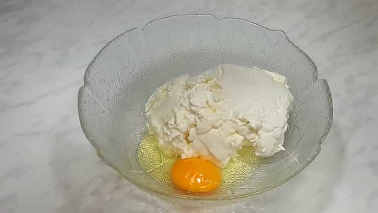 Com cuinar pastissos: una recepta clàssica en una paella