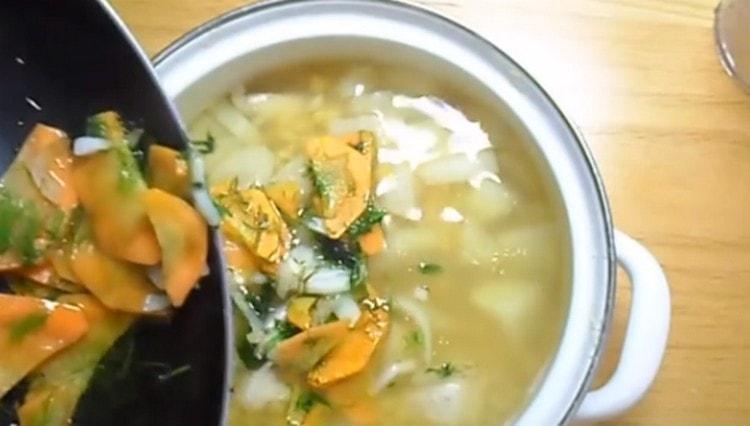 Transferam grătarul în supă.