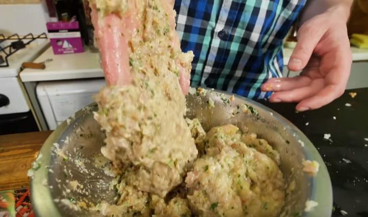 В резултат на това плънката трябва да се окаже леко течна.