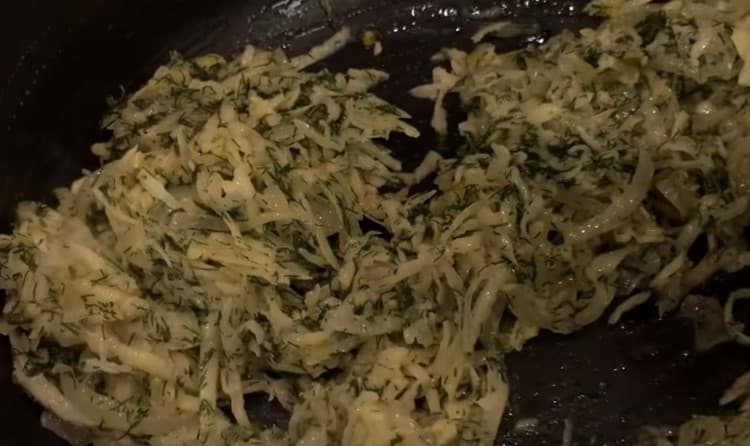 Tillsätt lök och blanda väl.