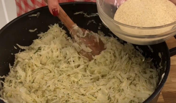 Tillsätt gryn med köttgryn.