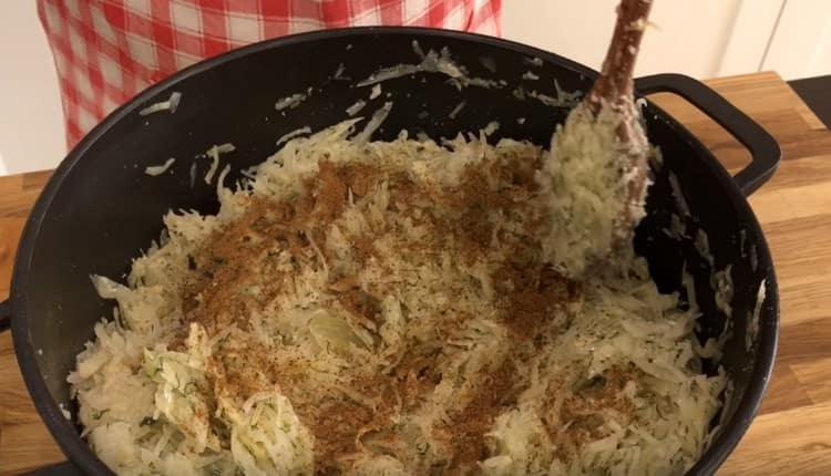 Tillsätt salt och kryddor efter smak.