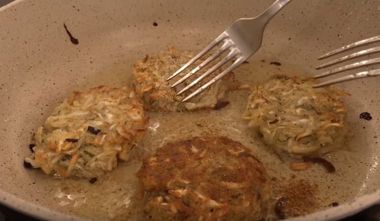 Stek patties på båda sidor.