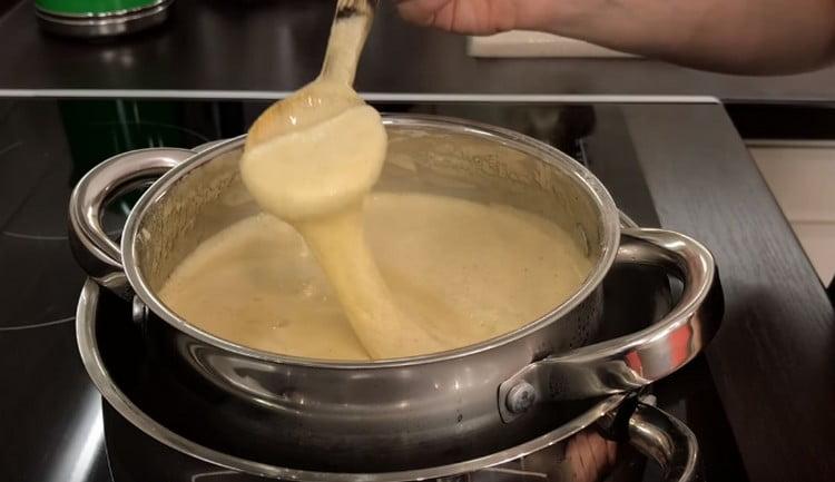 Misture a massa até que ela cresça e o volume e se ilumine.