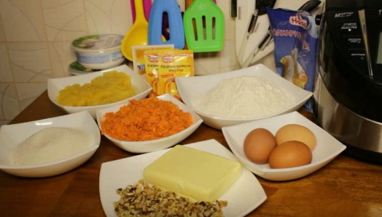 Sie müssen zuerst die Karotten reiben, Nüsse hacken.