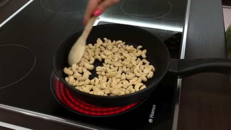 At fremstille Kiev-kage derhjemme: Steg nødder