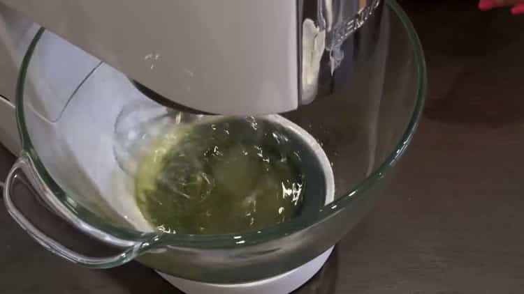 For at lave Kiev-kage derhjemme: slå egernene