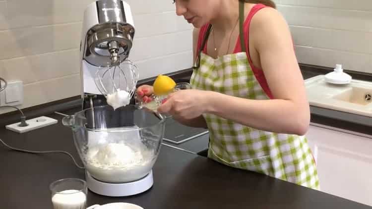 For at gøre Kiev-kage derhjemme: tilsæt citron til dejen