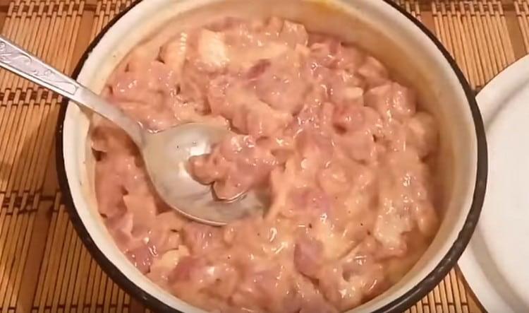 Umplutura terminată va deveni mai groasă și vâscoasă.