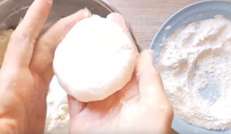 Formamos exuberantes pasteles de queso.