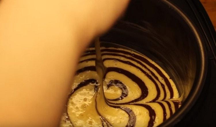 Petreceți de la marginea testului până la centru.