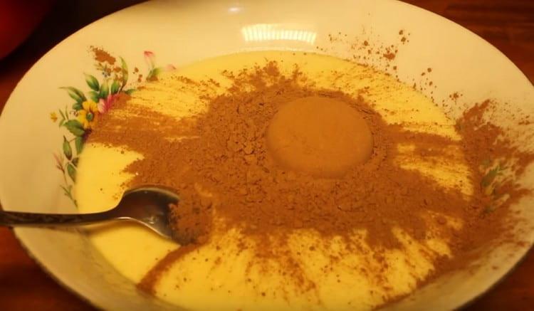 În cealaltă jumătate a aluatului conducem cacao.