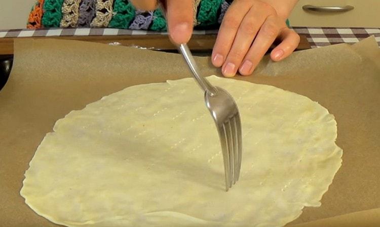 Asigurați-vă că înțepați piesa de prelucrat cu o furculiță.