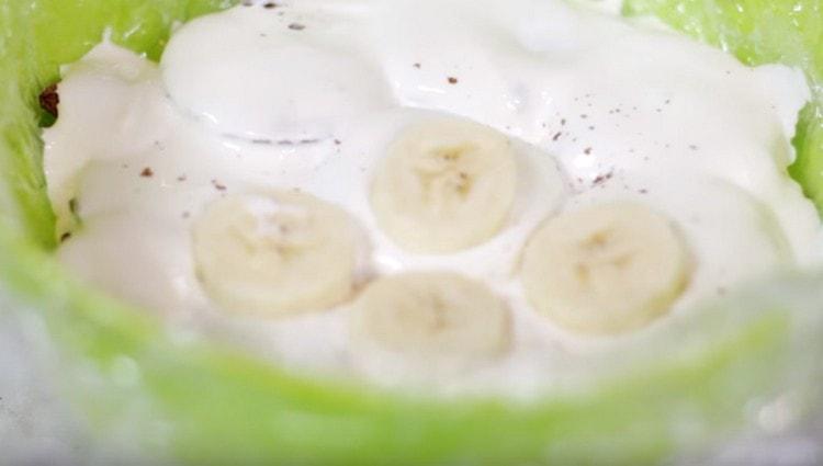 Wiederholen Sie die Schichten, bis die Zutaten ausgehen.