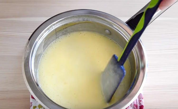 Masu vařte nad ohněm za stálého míchání.