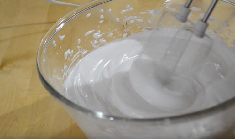 Batem les proteïnes uns minuts després d’afegir l’almívar.