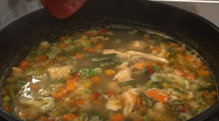 Doneu l’orella uns minuts més a bullir.