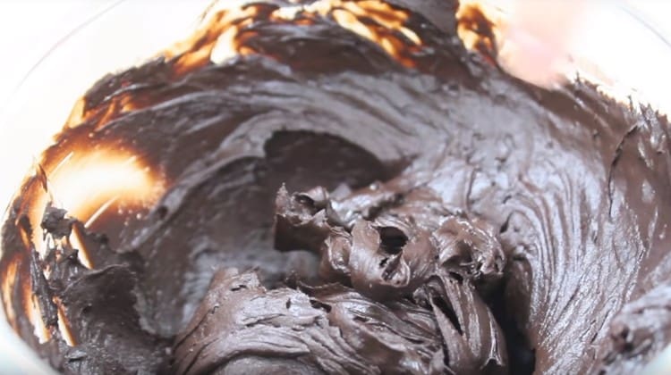 Deja que la masa de chocolate se enfríe.