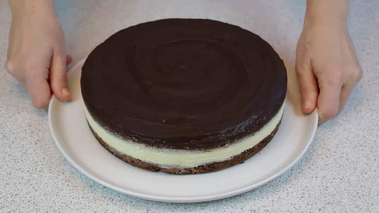 Tortul cu lapte de pasăre este gata acasă.