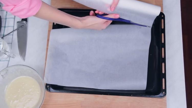 Para hacer galletas de la fortuna, prepare un molde.