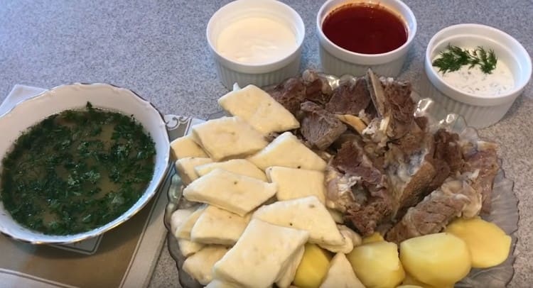 Și astfel se servește avar khinkali.